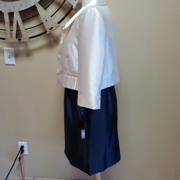 New Tahari 2 Piece Set - Picture 2 of 12